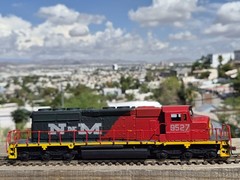 HO SCALE, ATHEARN, SD40-2 Wide Cab CUSTOM PAINTED NdeM LIGHTED DUMMY ENGINE.