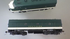 HO-Athearn F7A Powered Locomotive & Unpowered B-Unit SOUTHERN 6717 Runs OK