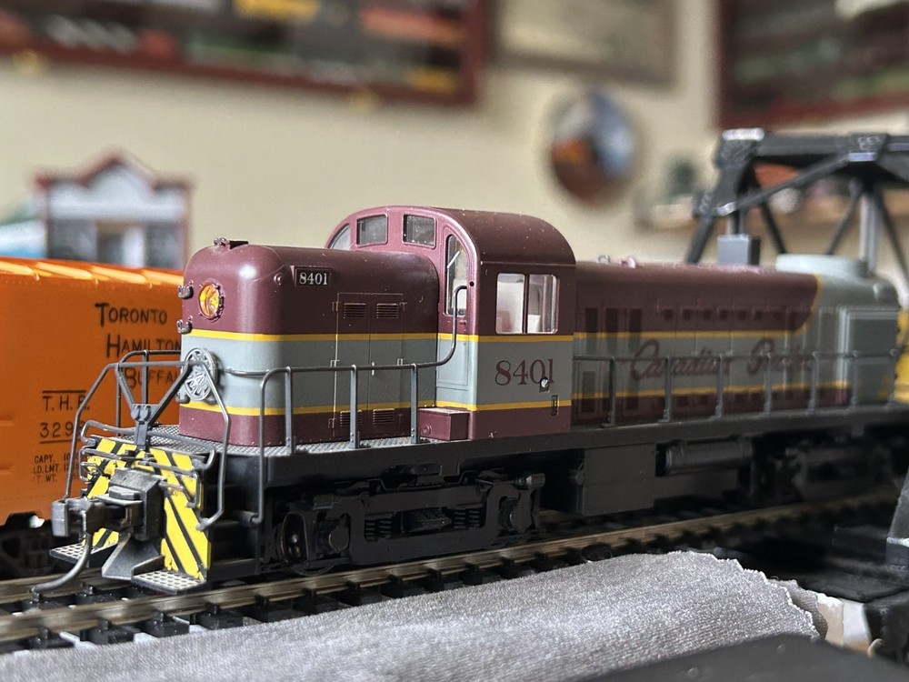 Kato HO Scale 37-2001 ALCO RS-2 Canadian Pacific CPR Maroon Grey LNIB Complete