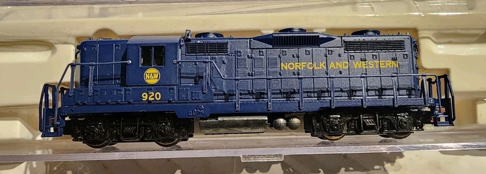 Life-Like N Scale GP18 Diesel Engine Norfolk & Western #920