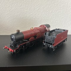 HORNBY- OO GAUGE 4-6-0 ‘HOGWARTS EXPRESS’ 5972 IN BR MAROON (UNBOXED)