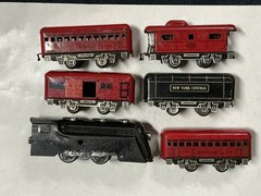 Marx 0 Gauge Commodore Vanderbilt swing peg Eng, w/pre-war motor. & 5 Cars