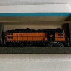 Athearn HO Scale Texas & Pacific GP 9 Rd# 1113