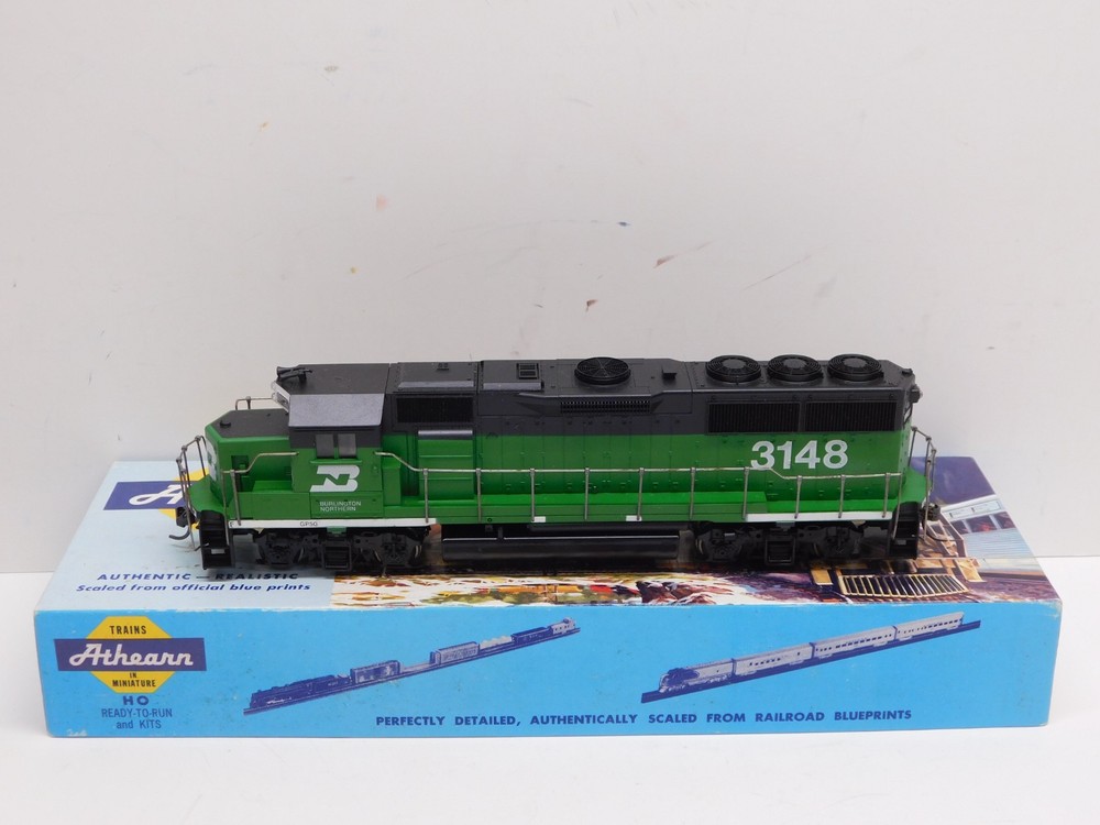 Athearn HO Blue Box Burlington Northern GP50 Diesel Engine #3148 -Powered Unit A