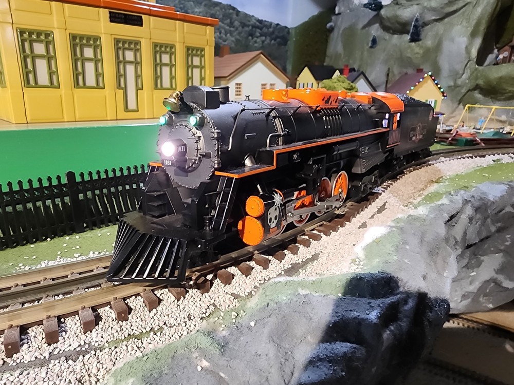 Lionel HALLOWEEN ELX BERKSHIRE 2-8-4 Steam Engine- you don’t see these 4 sale
