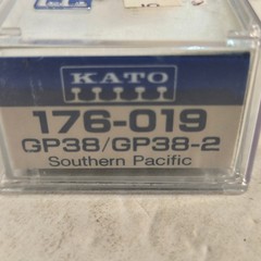 Kato 176-019 N Scale Southern Pacific EMD GP-38-2 Loco. Runs. Made in Japan.