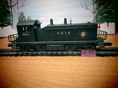LIONEL TRAINS 8354 ERIE NW-2 SWITCHER- RUNS FINE- 0/027- NO BOX
