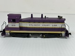 VTG Revell 3570 HO Scale SW7 Switcher Diesel Engine Purple Atlantic Coast Line
