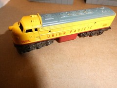 Vintage OOO Scale Lone Star Diecast Non-Powered Union Pacific 1402A Locomotive