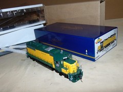 ATHEARN GENESIS HO 40541 CHICAGO NORTHWESTERN GP50 PHASE I DIESEL + BOX