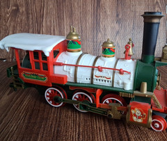 1986 New Bright Christmas Express Train Locomotive Set W/ Bears For Repair