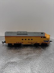 HO Scale Life-Like, F40PH Diesel Locomotive, Union Pacific Yellow #3901 Runs
