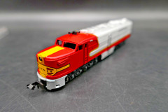 N Con-Cor 2102 Dummy Unpowered PA-1 Diesel Locomotive Santa Fe w/ Case
