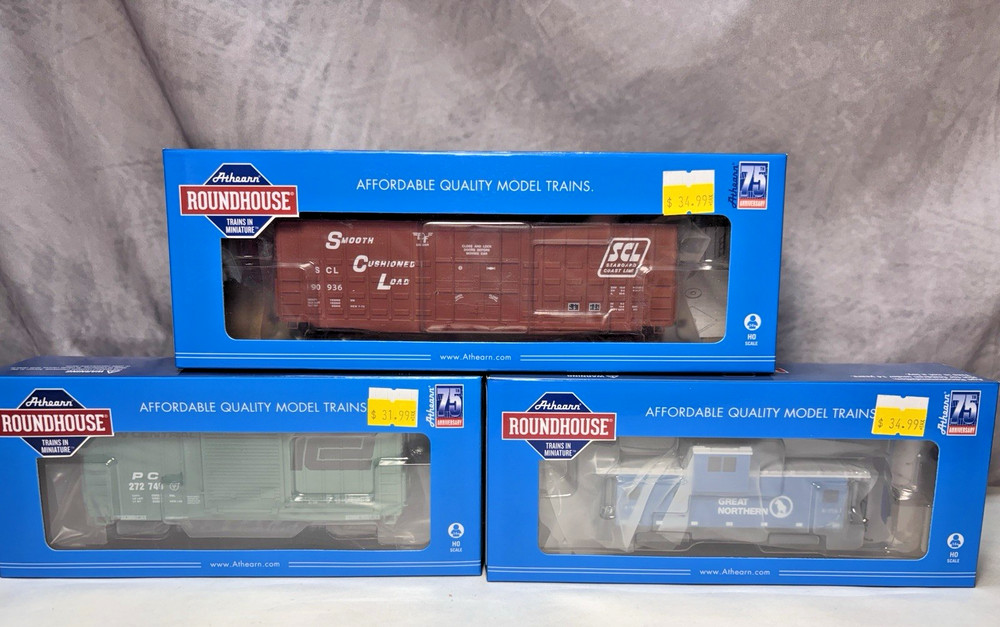 Two Athearn Roundhouse HO Box Cars & One Caboose RND 1345,1070 &8176 NIB RK-1
