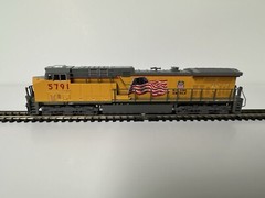 Kato N Scale – GE AC4400CW – UP # 5791 – Building America – With Flag – 176-7008