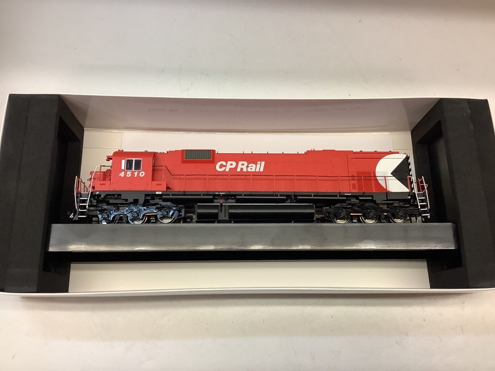 Bowser #24836 HO scale “CP Rail” M630 5 stripe Analog DCC READY Rd. #4510