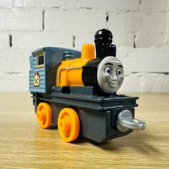 Dash – Thomas The Tank Engine & Friends Adventures Metal Push Along Trains