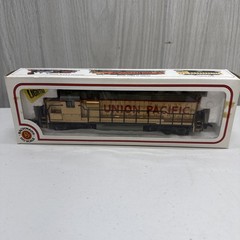 Bachmann HO Gauge Union Pacific GP 40 Gold Colored Engine New