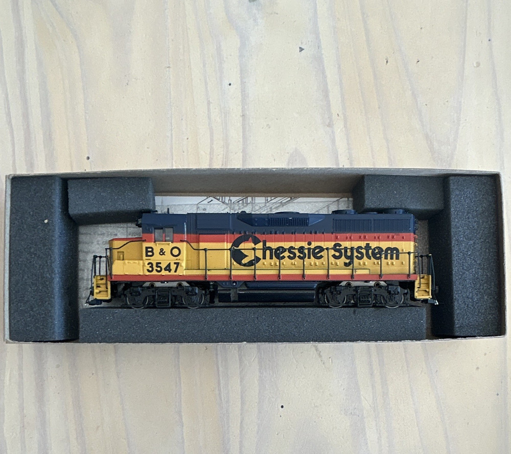 Athearn HO Diesel Locomotive Chessie System B&O 3547 DC Analog