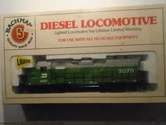 BACHMANN No 370 HO SCALE BURLINGTON NORTHERN GP40 NO 2070, NOT TESTED 5-209-5