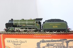 Hornby R683 SR 4-4-0 Schools Class V ‘REPTON’. 00 Gauge – Boxed, US Seller.