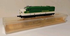 N Scale Model Power FA-2 Diesel Locomotive Southern #810 Vintage