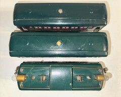LIONEL PREWAR O GA. 251E ELECTRIC BOX LOCO & 605, 606 LIGHTED PASSENGER CAR SET