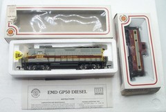 NEW HO Bachmann Erie Lackawanna GP50 Diesel Locomotive 8458 & Radio Caboose C363