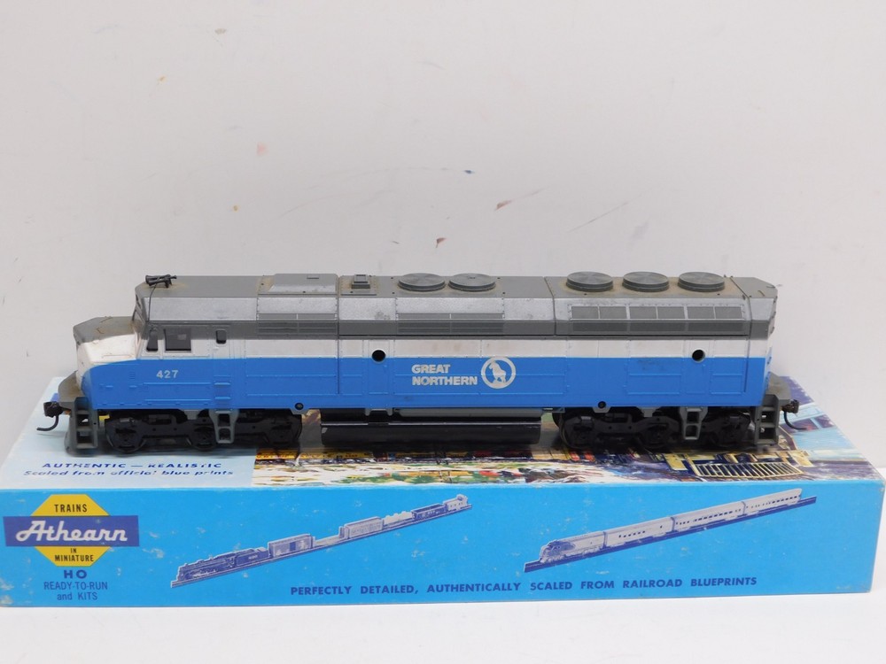 Athearn Blue Box Great Northern F45 Diesel Engine #427- Powered Unit A
