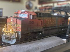 Athearn Genesis HO BNSF #5009 Dash 9-44CW DCC Sound STAY ALIVE Weathered LNIB