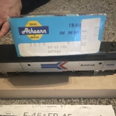 Athearn HO FP-45 Amtrak Diesel Locomotive 3024 DC Analog Flywheel Drive