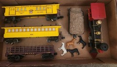 Lionel 6-8701 O Gauge General 4-4-0 Steam Locomotive & Tender & 3 cars. See Pics