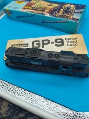 OLD VINTAGE ATHEARN UNECORATE GP9 HO Scale Norfolk & Western 3151 BRASS TRUCKS