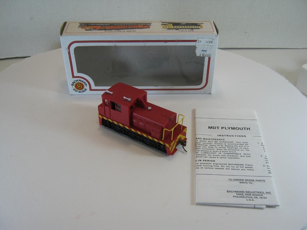 HO Bachmann Plymouth Diesel Industrial Red W/Stripes Item 60040 NIB