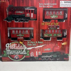 Lionel Holiday Memories 32-piece G Gauge Battery Operated Train Set
