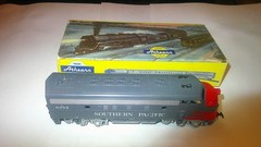 Athearn-Trains in Miniature-Dummy Diesel F7A