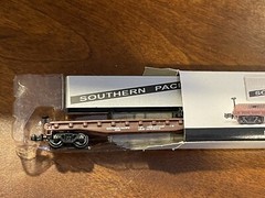 Southern Pacific Locomotive #9725 & #424 Piggyback ~ High Speed Model Train