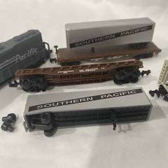 lot of vintage S. Pacifc model trains Includes loco #9725 high speed no.418