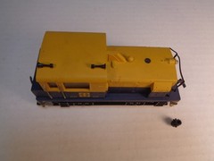 HO Scale AHM ATSF Critter Diesel Switcher #332-Bad Gear-Needs Repair
