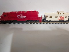 HO SCALE ELECTRIC TRAIN ENGINE & CABOOSE “ENJOY COKE” DIET COCA -COLA