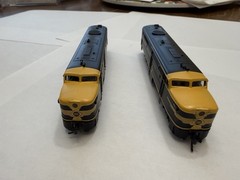Two N Scale Locomotives Lifelike Erie PA1s With Different Road Numbers