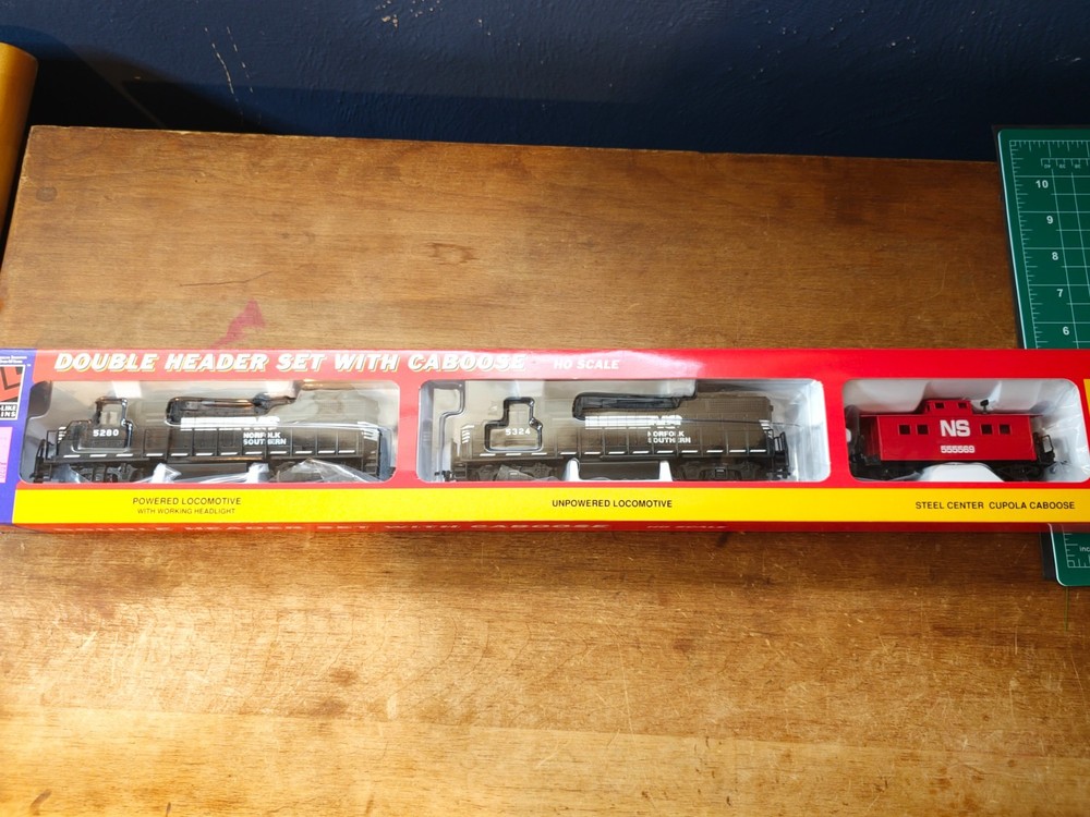 Life Like HO Scale 8020 Norfolk Southern GP38 Low Nose Diesel Locomotive Set