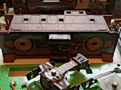LIONEL TRAIN LINE STEAM ENGINE SCRAP BIN JUNK PARTS LOT FOR REPAIRS RESTORATIONS
