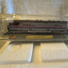 Del Prado N Gauge Amtrak FP-45 #320 Locomotive Analog 1:160 Silver Red Blue