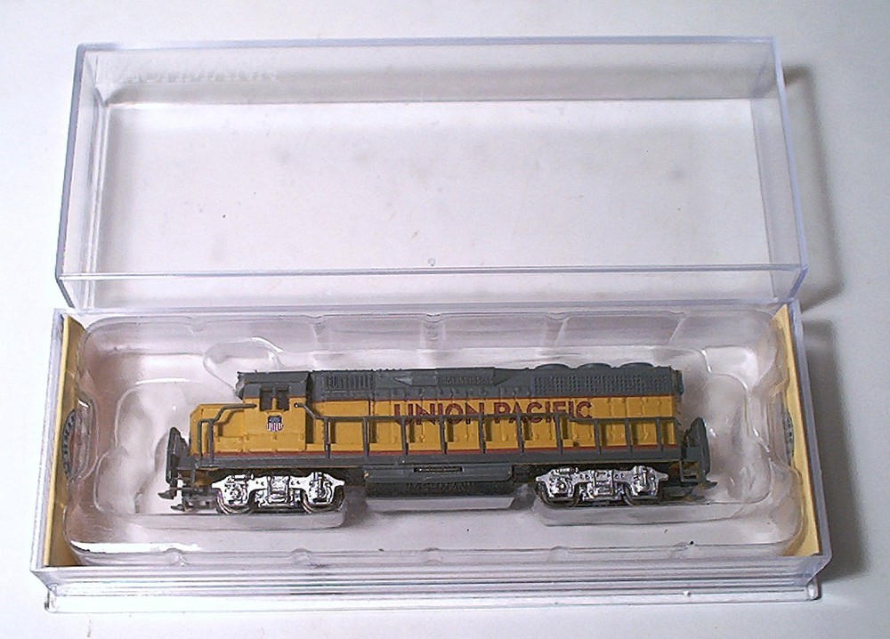 BACHMANN # 63551 N SCALE POWERED UNION PACIFIC EMD GP40 DIESEL IN ORIGINAL CASE