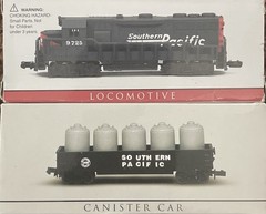 Southern Pacific Locomotive #9725 Model Train & Canister Car. Lot Of 2. NOB