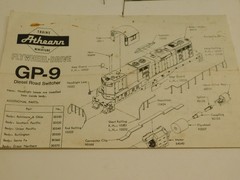 Athearn HO Blue Box Undecorated GP9 Diesel Locomotive – Powered Unit