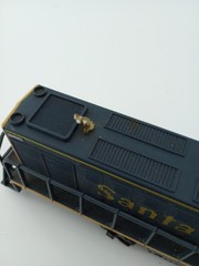 AHM HO Santa Fe 3415 Alco S-2 Diesel Switcher – Runs 30% of the time needs work
