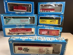 HO Scale Life-Like Campbell Soup Company 1982 Diesel Locomotive #8373 With 6 Car