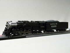 LIONEL HO SCALE SANTA FE CAJON 2-8-4 REMOTE ENGINE/TENDER bluetooth 871811040-E